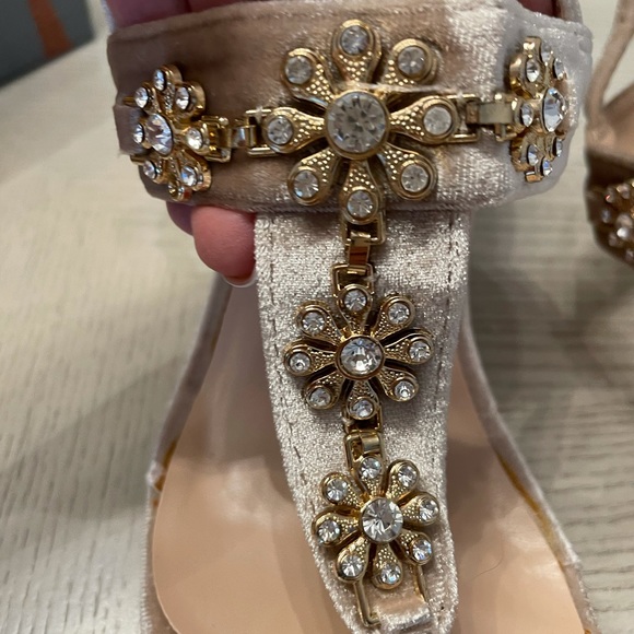 Forever Velvet Jeweled Wedges Sz 9 - Picture 3 of 9